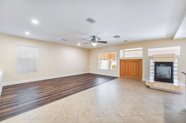 Building Photo - 5 bedroom home in Silverado Ranch area low upkeep yard