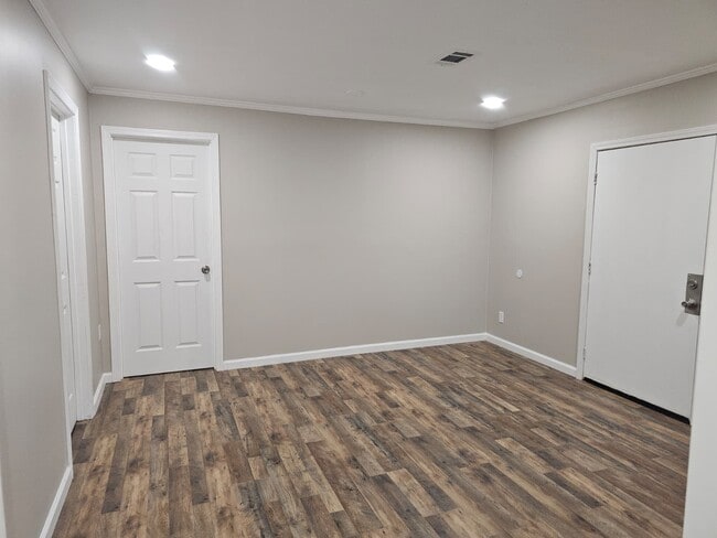 Building Photo - 2660 Supreme Ave