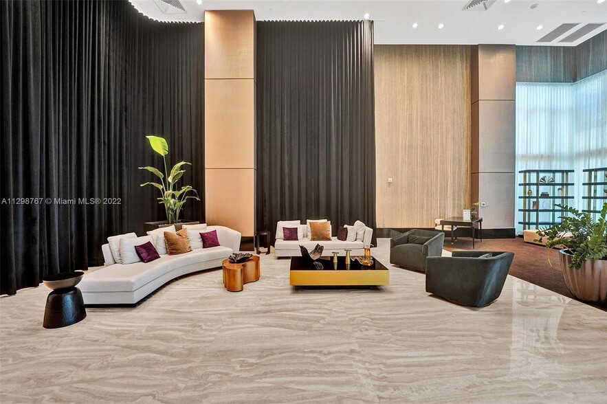 Building Photo - 950 Brickell Bay Dr