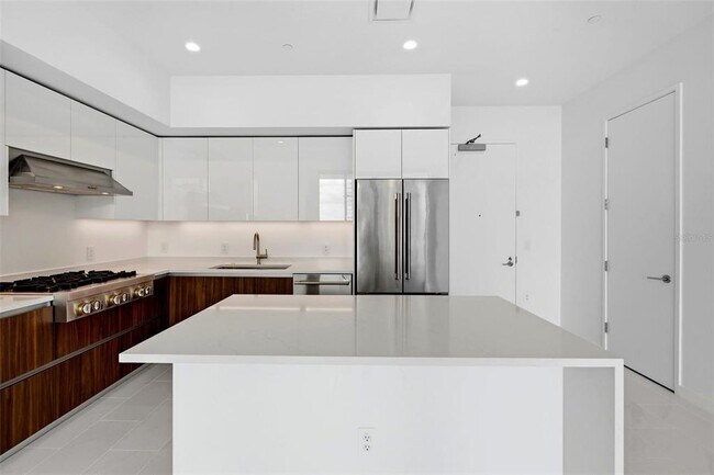 Building Photo - 400 Central Ave