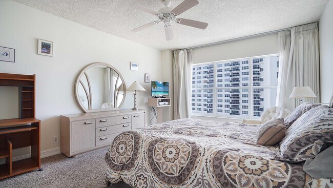 Building Photo - 3550 Galt Ocean Dr