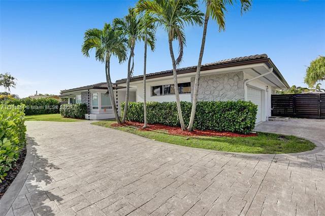 Building Photo - 8370 N Kendall Dr