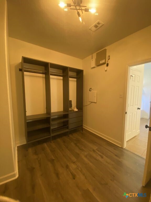 Building Photo - 7105 Golden Oak Ln