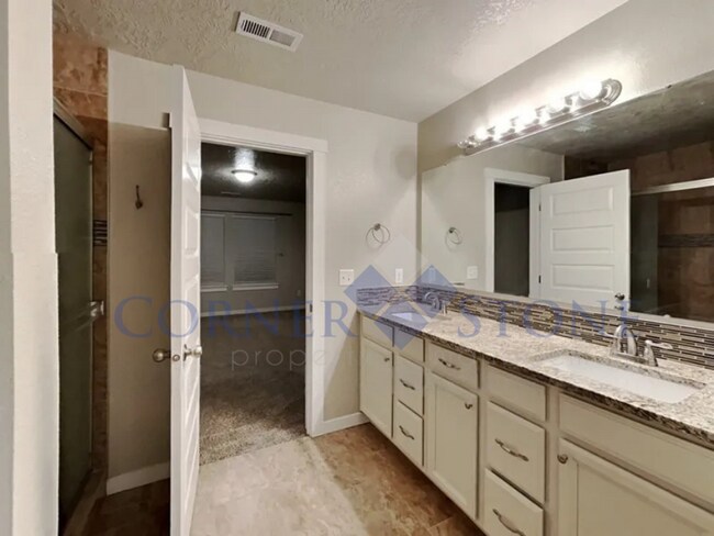 Building Photo - Stunning Home in Meridain!