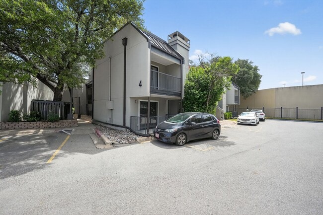 Building Photo - 935 La Posada Dr