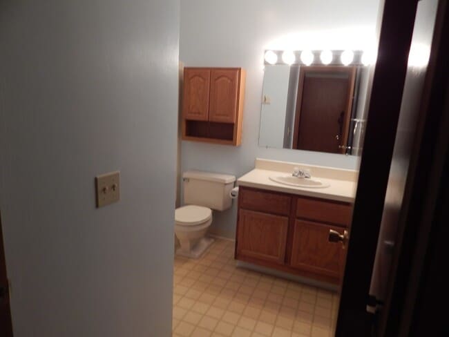 Building Photo - 340 Sunderland Rd