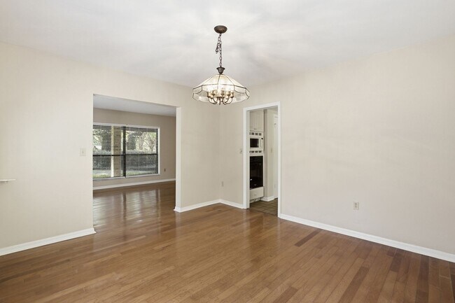 Building Photo - 4 Bedroom, 3 Bath House on 1 Acre in Fox Grove