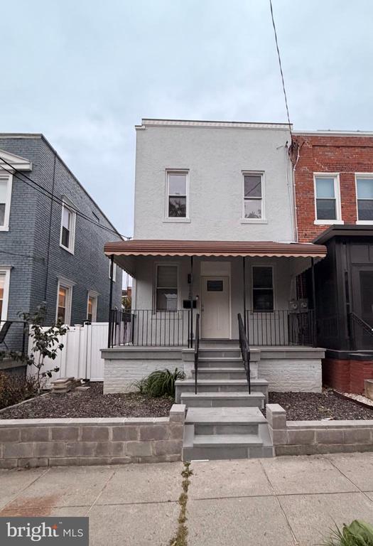Primary Photo - 726 Roxboro Pl NW