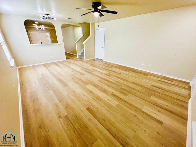 Building Photo - Big & Beautiful 5 bed/3.5 bath 2 Story home that's conveniently located to Randolph AFB