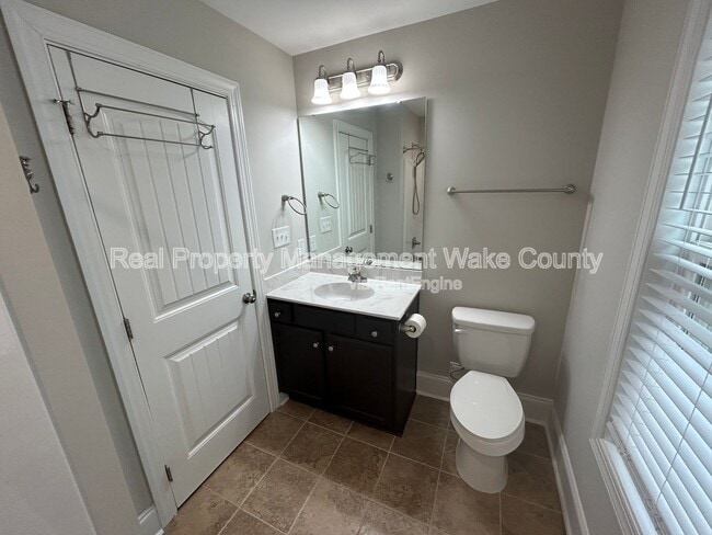 Building Photo - 5412 Robbins Dr