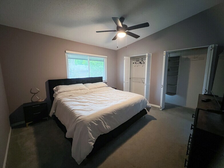 Building Photo - 7623 Baymeadows Cir W