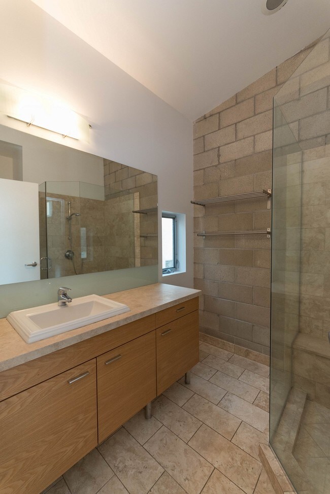 Building Photo - 717 N Highland Ave