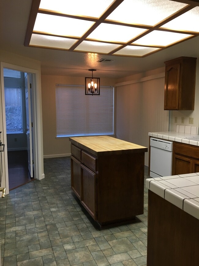 Building Photo - Beautiful Folsom Home