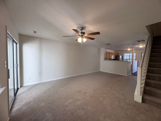 Building Photo - Wonderful 2BR 2.5BA Townhome with All Appl...