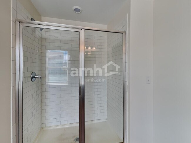 Building Photo - 1347 Weatherbrook Cir