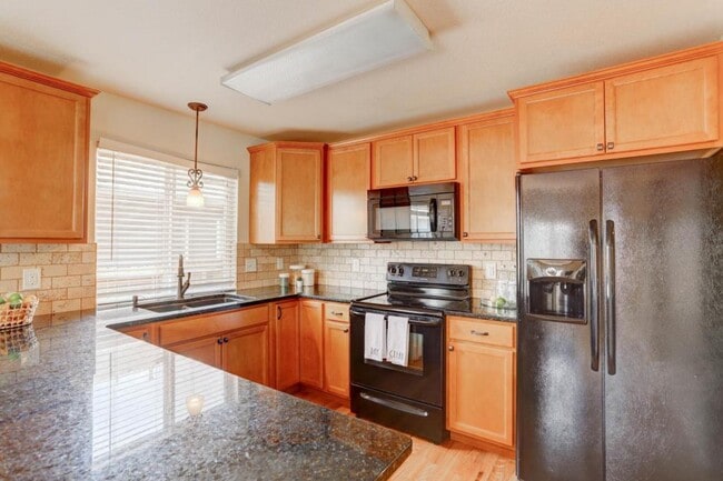 Building Photo - 903 Glenwall Dr