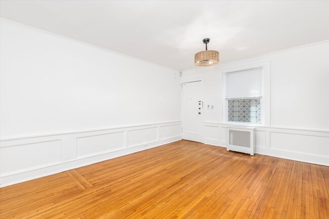 Building Photo - Bright 2BR Condo in Bloomfield – Prime Loc...