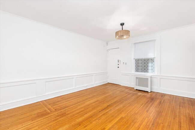 Building Photo - Bright & Versatile 2BR Condo in Bloomfield...