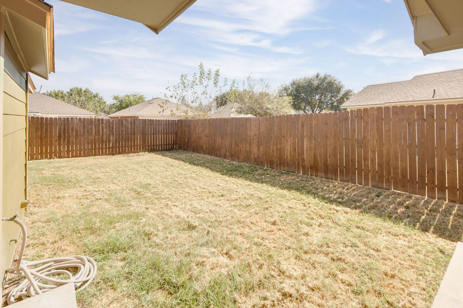 Building Photo - JUNE SUBLEASE!!!!  Adorable 3 Bedroom 2 Bathroom Home with Yard and 2 Car Garage!