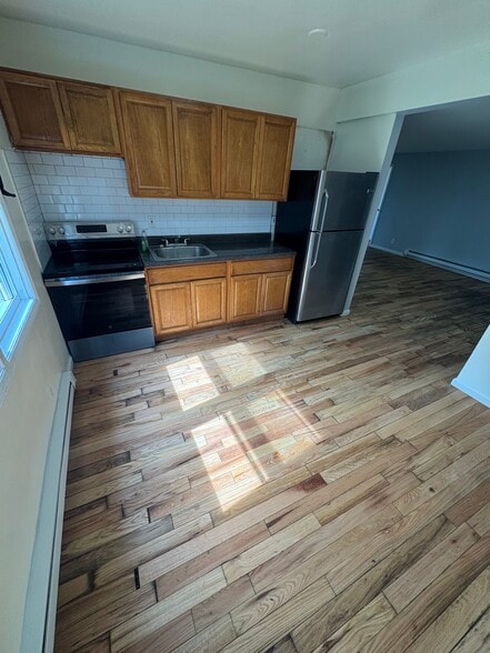 Primary Photo - 35 Highland Ave