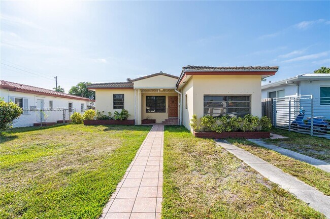 Building Photo - 1510 Normandy Dr