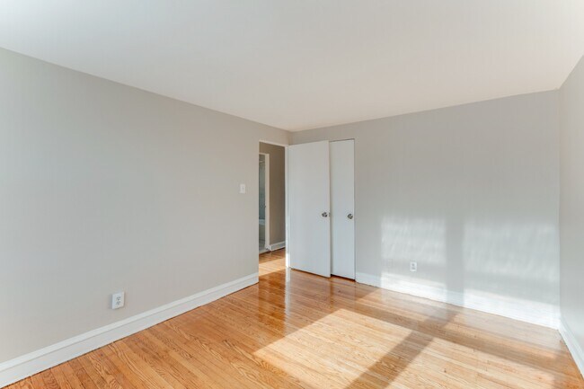 Building Photo - 6766 Blakemore St