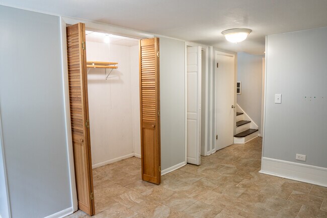 Building Photo - 9733 Karlov Ave
