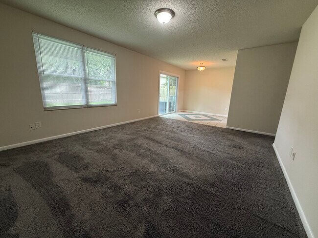 Building Photo - 805 Meadowbrook Dr
