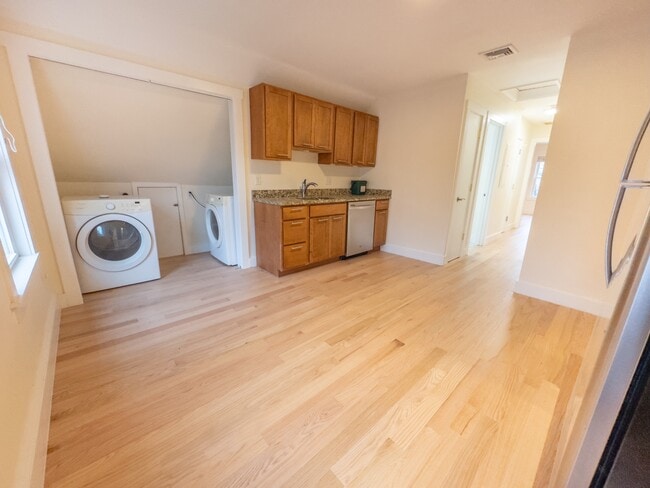 Building Photo - 54 Wendell St