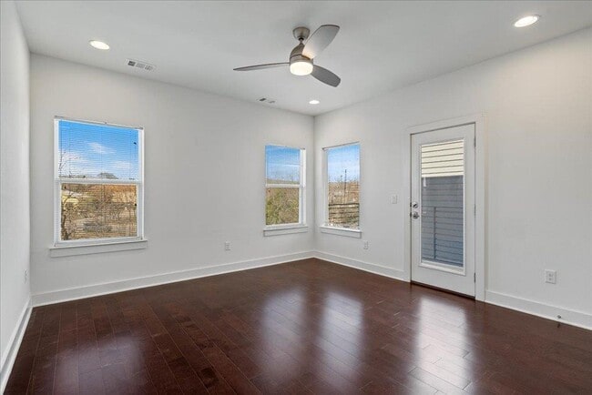 Building Photo - 2305 Coronado St