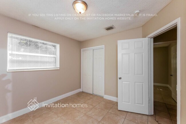 Building Photo - 6020 NW 43rd Ave