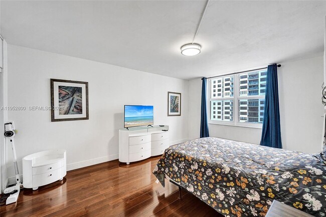 Building Photo - 2201 S Ocean Dr