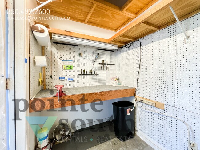Building Photo - 14180 River Rd