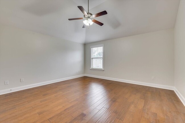 Building Photo - 226 Sandleton Way