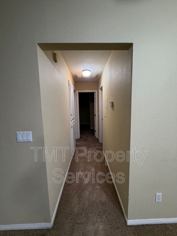 Building Photo - 3715 Tallyho Dr