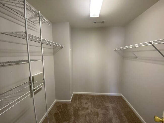 Building Photo - Pristine home located in Linda Vista!