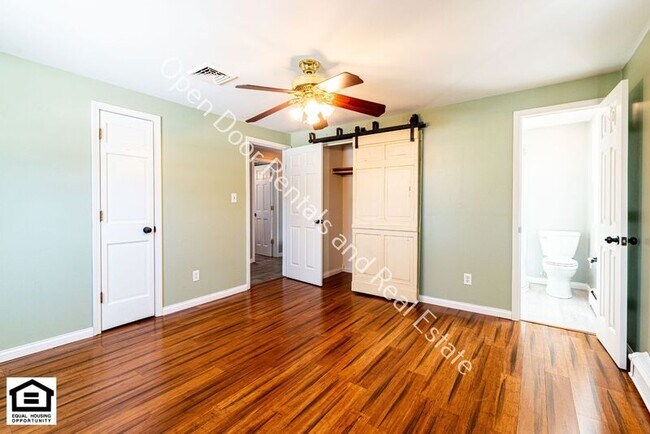 Building Photo - 1225 Clarion Dr