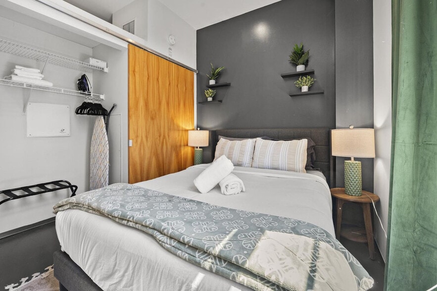 Building Photo - 160 E Berkeley St