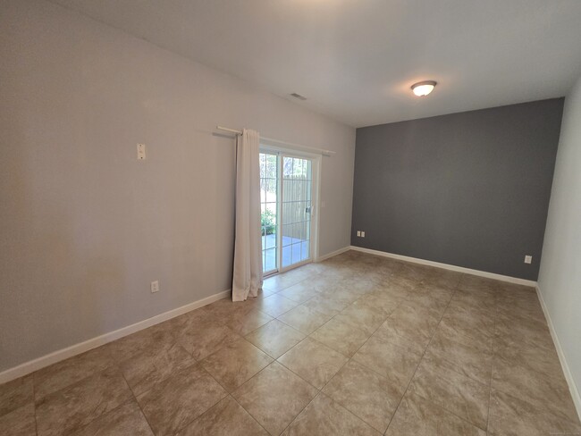 Building Photo - 23 Short Oak Dr