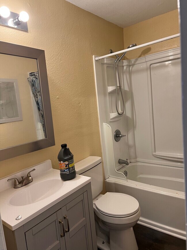 Building Photo - 1509 Main St