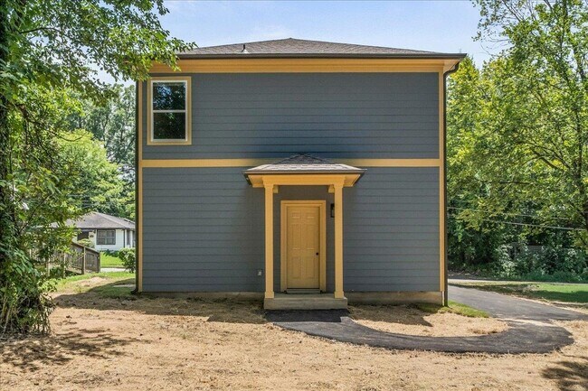 Building Photo - 2844 Nathan Ave