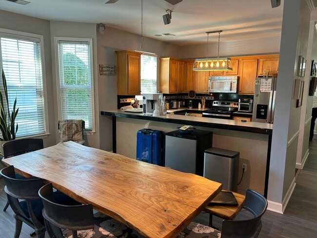 Building Photo - Fully Furnished: Stunning 3 - Bedroom 2.5 - Bath Townhome - Mt. Pleasant, SC