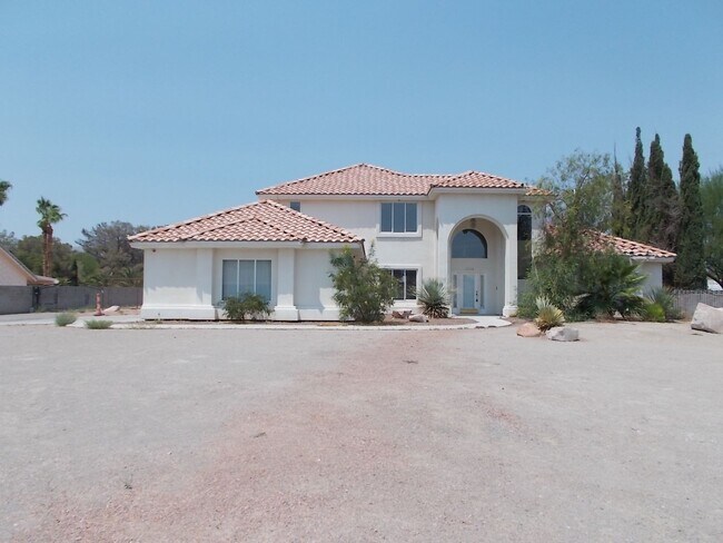 Primary Photo - Spacious Estate on Nearly an Acre!