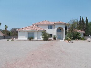 Building Photo - Spacious Estate on Nearly an Acre!