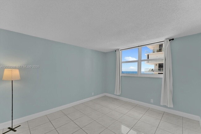 Building Photo - 812 Briny Ave