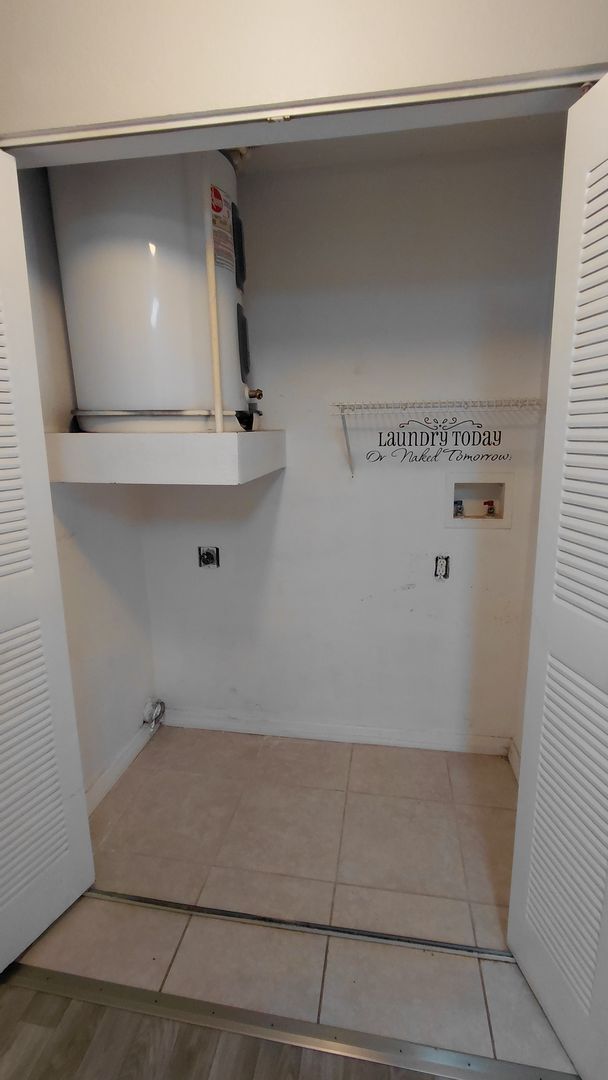 Building Photo - Spacious 3 bedroom, 2 bath Condo located i...