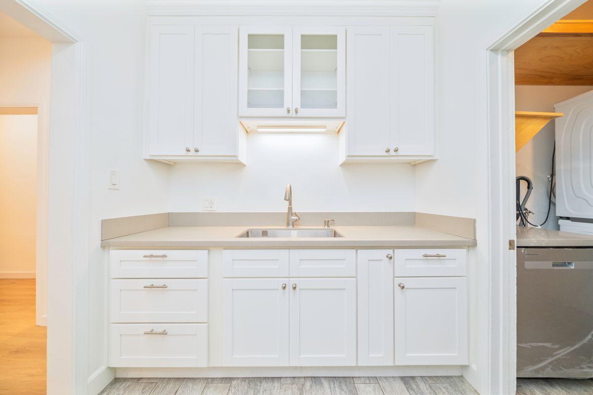 Building Photo - 1253 Del Rey Ave