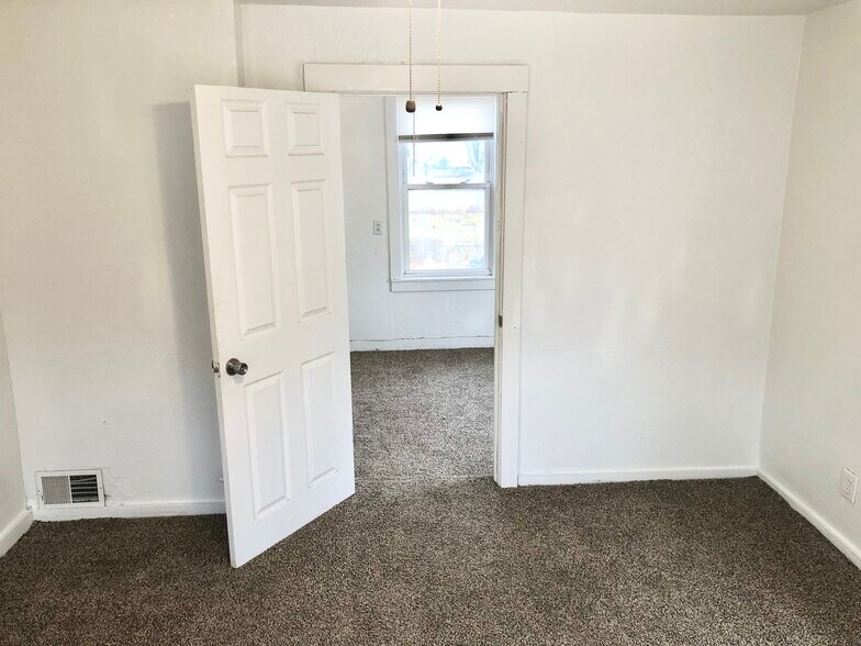 Building Photo - 713 E Michigan St