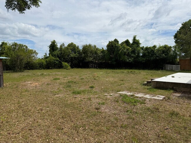 Building Photo - 3 bed 2 bath