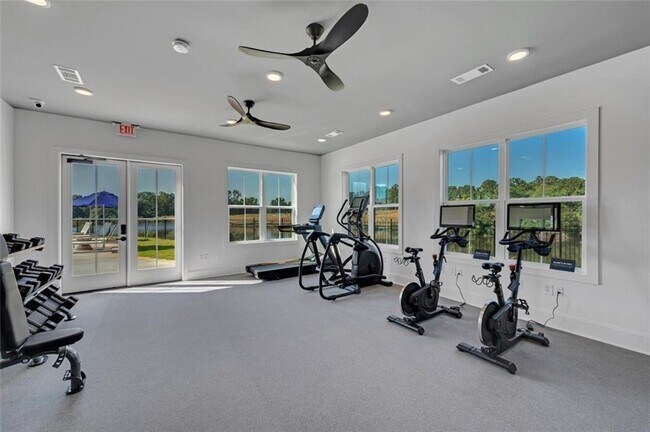 Building Photo - 10 American Ave